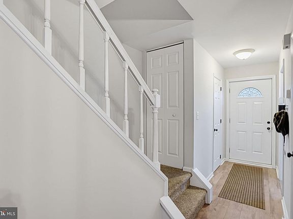 3rd image of 6 Heritage Dr