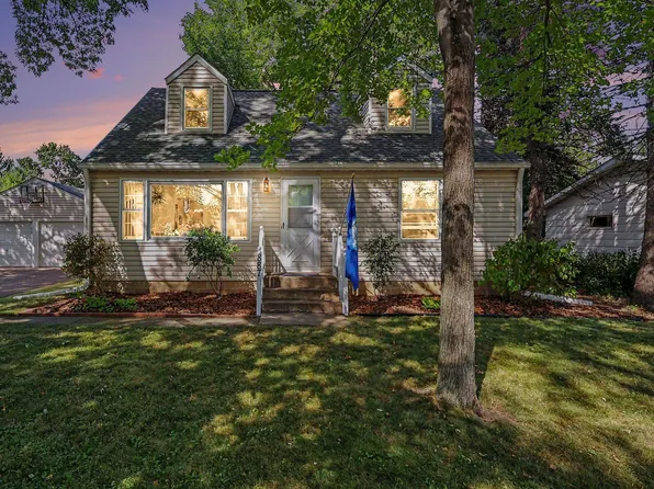 887 Cheri Ln, Mendota Heights, MN 55120