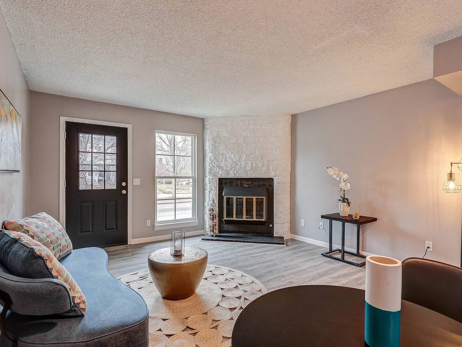 2 bed, 870 sqft, $2,100 — Photo 3