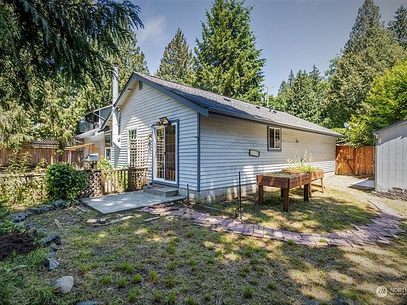 3rd image of 22235 SeaVista Drive NE