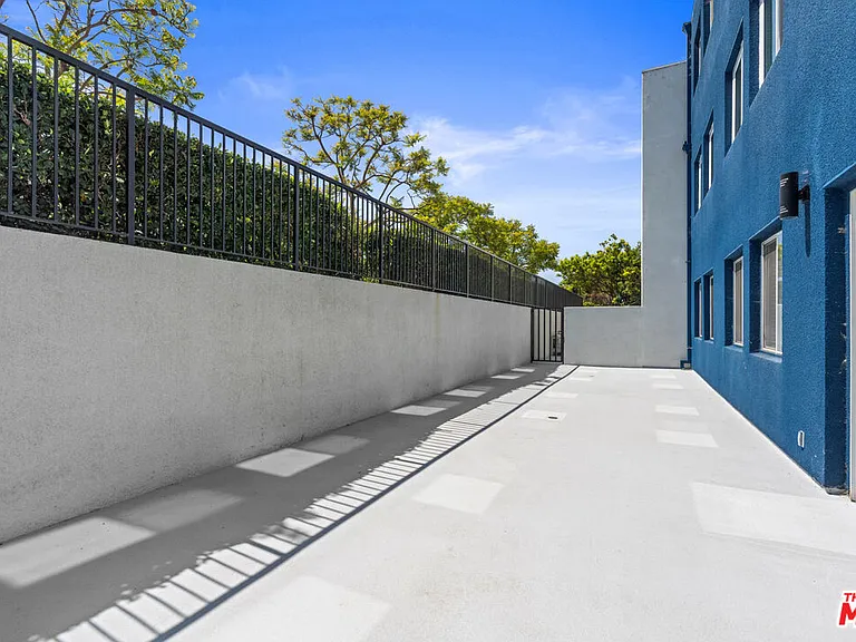 16100 W Sunset Blvd #109 — Photo 8