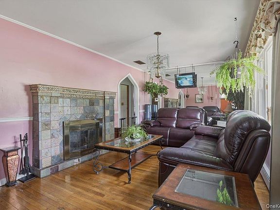 3rd image of 485 Lockwood Drive