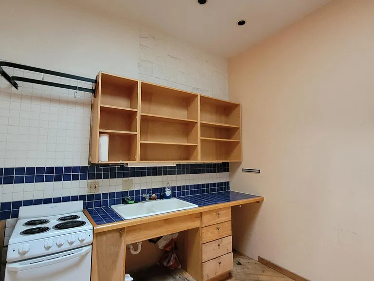 204 E 6th St #REAR — Photo 1