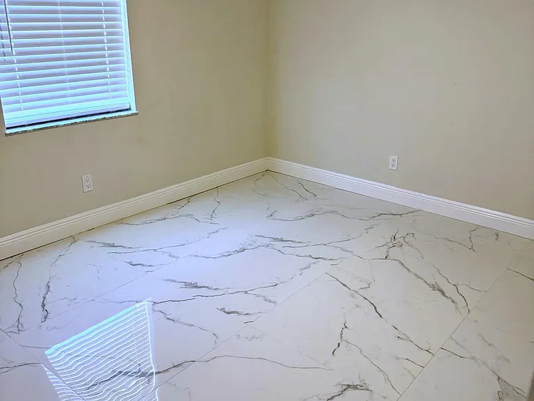 699 NW Riverside Dr — Photo 15