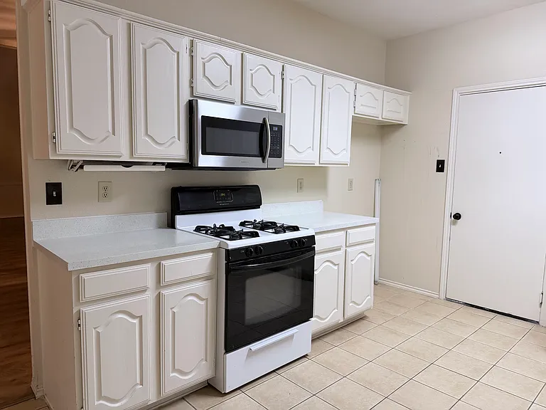 7813 Gibsland Dr — Photo 2