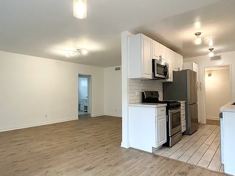 2038 S Bentley Ave #103 — Photo 4