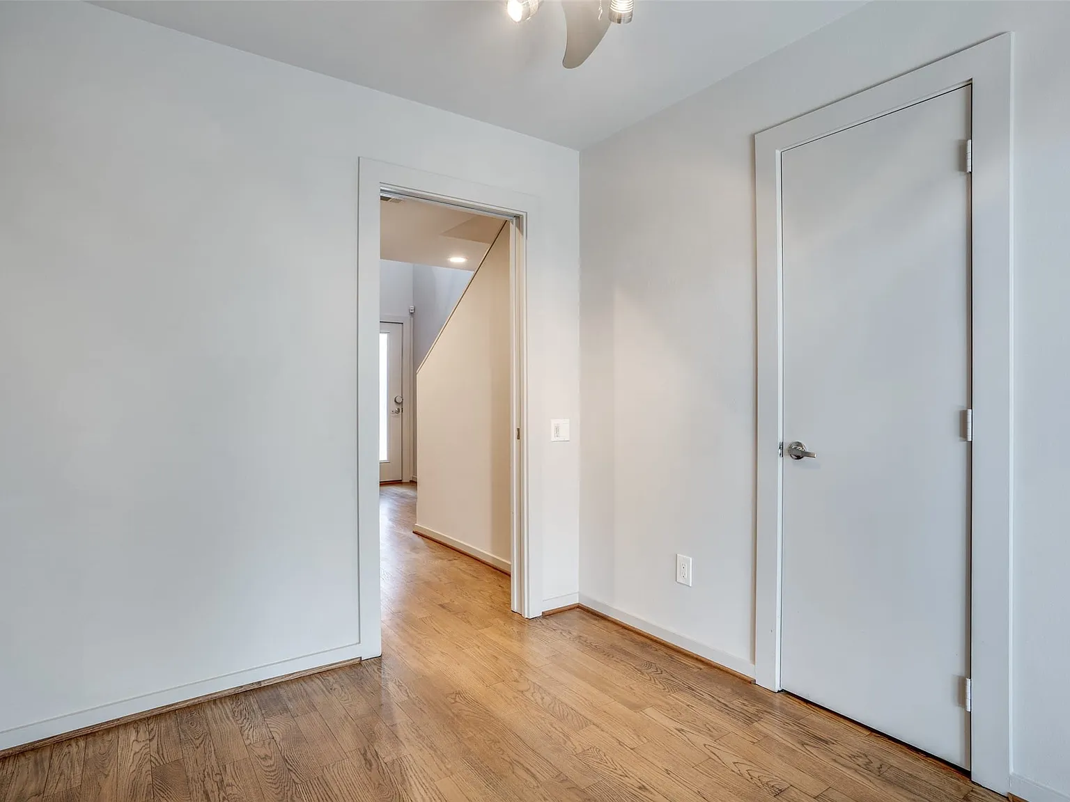 3 bed, 2.0 bath, 1974 sqft, $3,475 — Photo 4