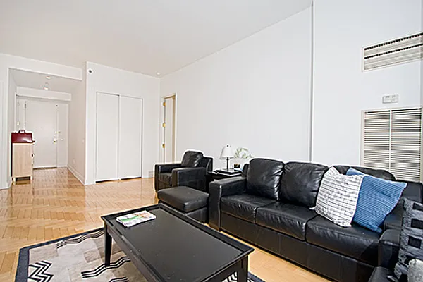 Rented by Sumitomo Real Estate Sales | media 11