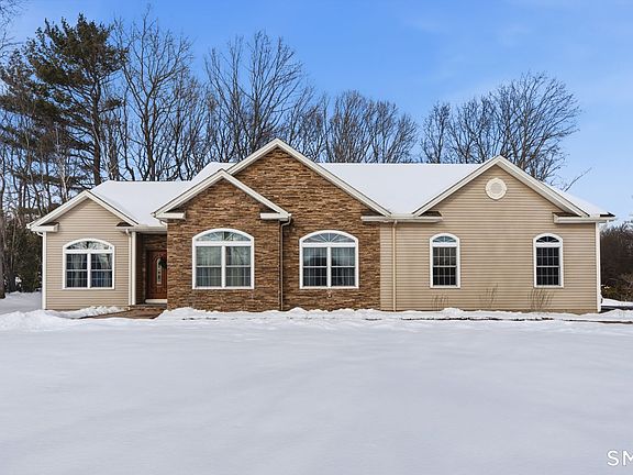 2nd image of 16 Crystal Brook Road