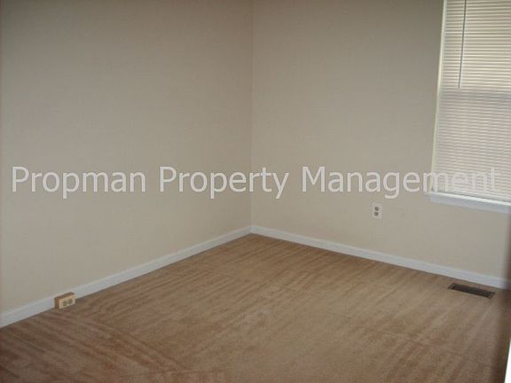 3rd image of 109 Aston Ct