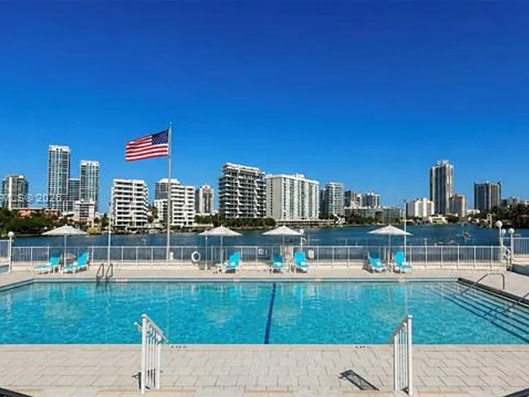 900 Bay Dr #424 — Photo 31