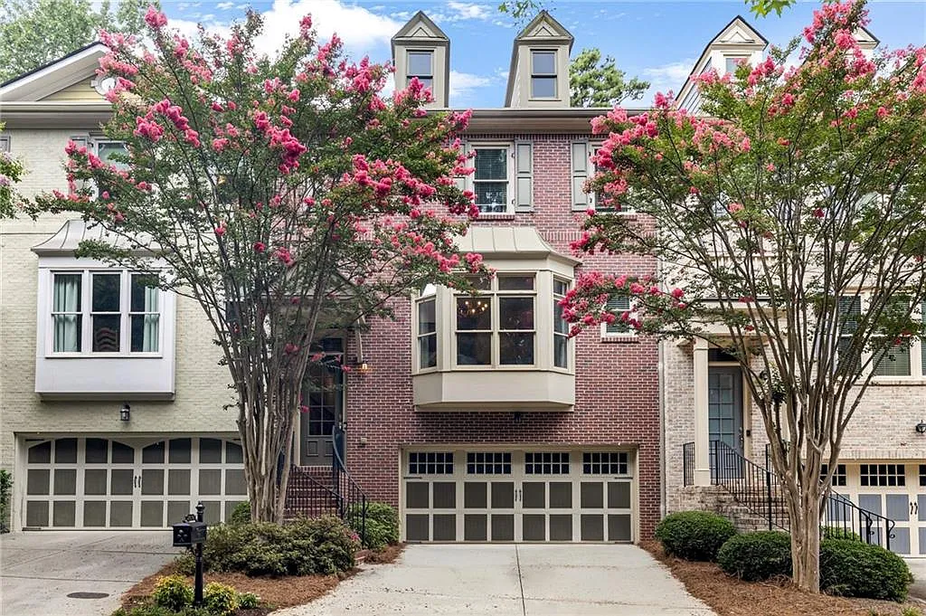 3 bed, 3.5 bath, 2860 sqft, $3,350 — Photo 1