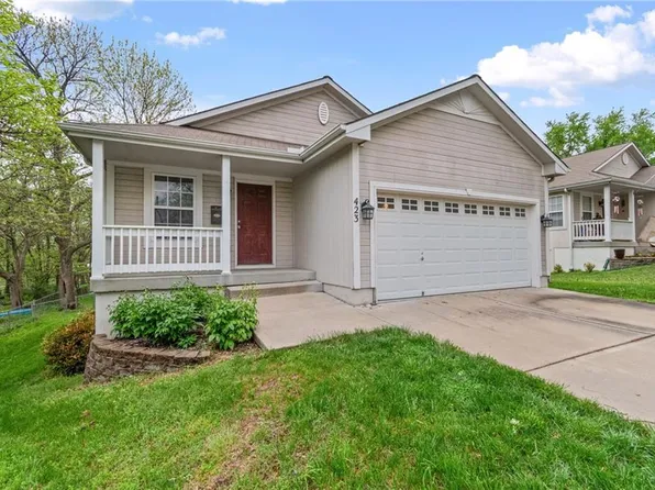 423 N Armstrong St, Pleasant Hill, MO 64080