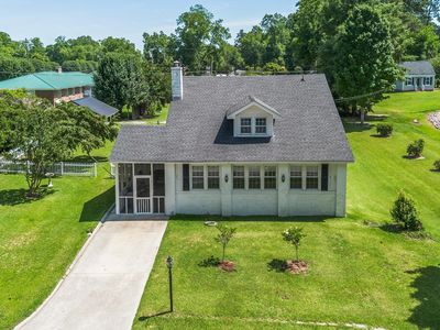 102 Lake Shore Drive, Lake Waccamaw, NC, 28450