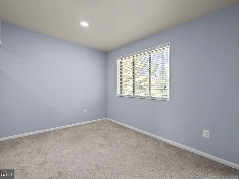 10320 Rockville Pike #401 — Photo 10