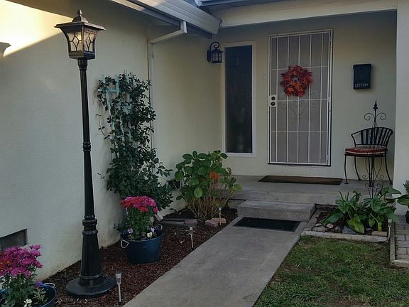 3rd image of 2422 Town Cir