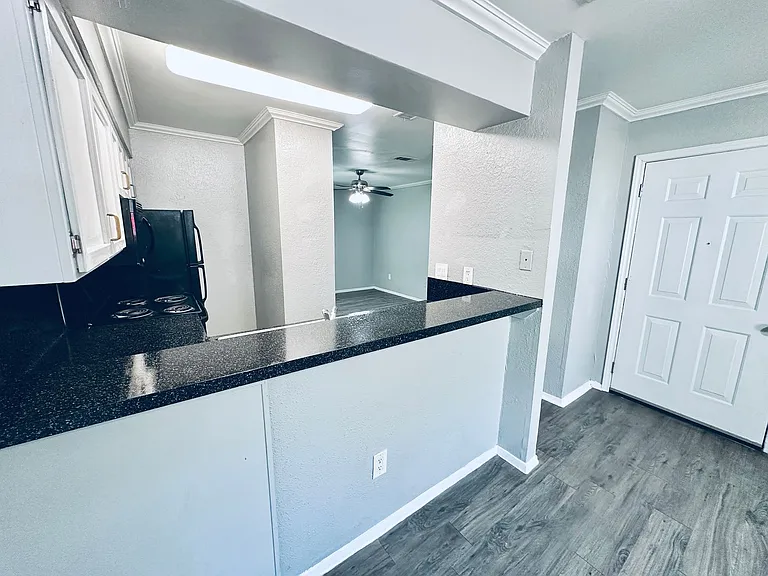 Awesome open Studio Apartments Close to Downtown — Photo 50
