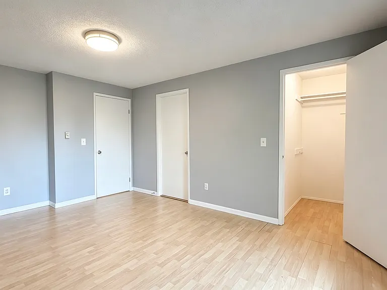 1313 W James St #11 — Photo 8
