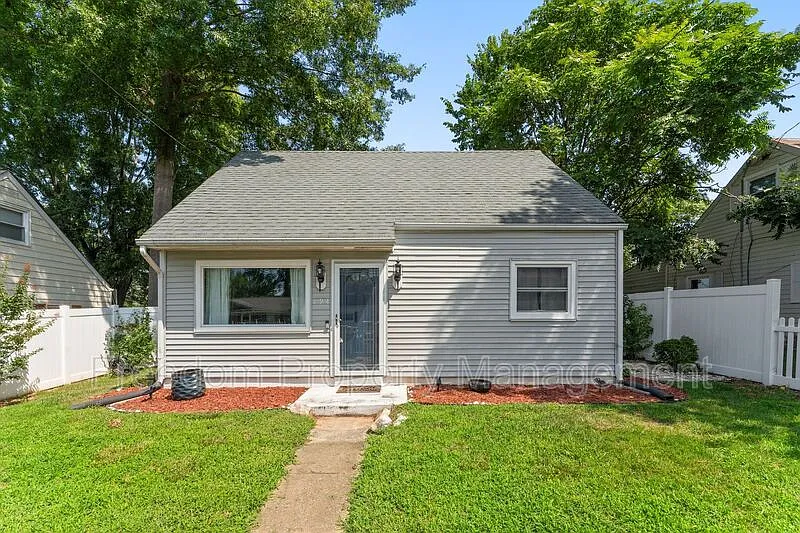 3 bed, 2.0 bath, 1258 sqft, $2,792 — Photo 1