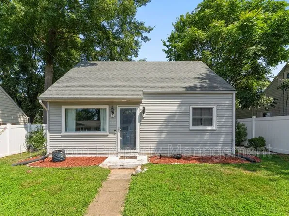 194 Holden Dr, Manassas Park, VA 20111