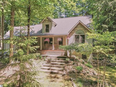 4133 Central Park Dr, Grawn, MI, 49637