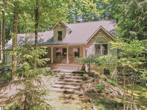 4133 Central Park Dr, Grawn, MI 49637