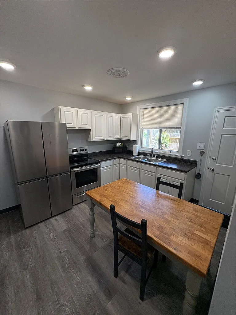 2 bed, 1.5 bath, $1,069 — Photo 2