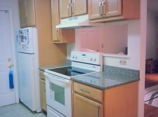 17 Walden Dr APT 5, Natick, MA 01760