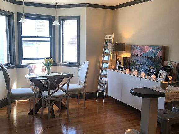 Breakfast nook and bay window. Lots of light!