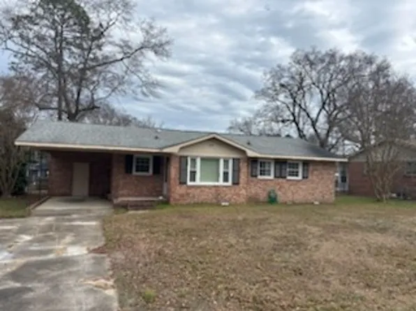 1849 Ashton Rd, Fayetteville, NC 28304