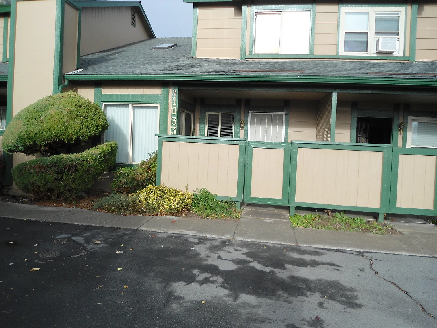 1033 Tyler Way photo 1