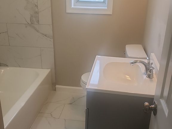 5th image of 4831 Wilern Ave