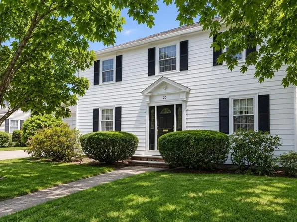 20 Drowne Pkwy, Rumford, RI 02916