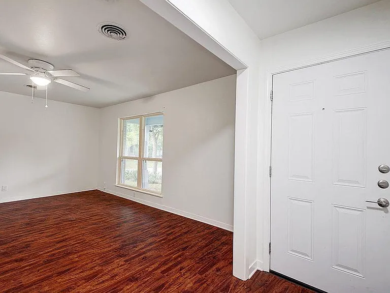 6108 Cherrylawn Cir — Photo 3