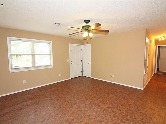 5th image of 804 SE 10th St