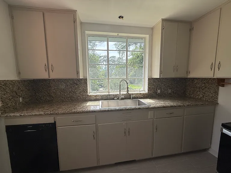 1473 Marion Ave — Photo 22