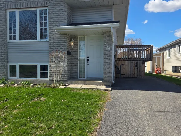 2241 Glen Brook Dr, Cornwall, ON K6H 7N2