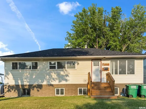 410 P AVENUE N, Saskatoon, SK S7L 2V9