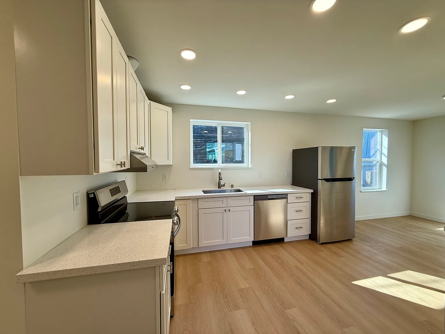 4 bed, 3.5 bath, 1938 sqft, $4,850 — Photo 3