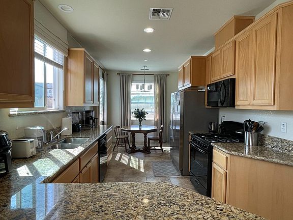 2nd image of 1648 Thistle Ln