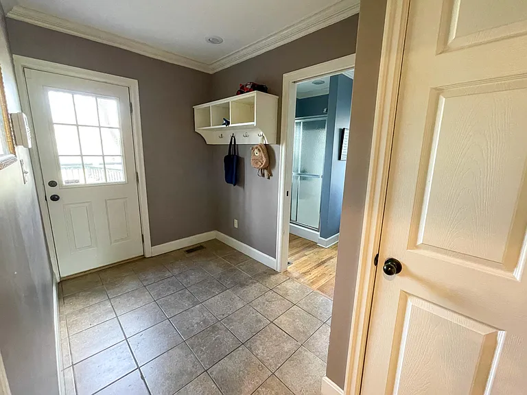 1609 Carolyn Dr — Photo 5