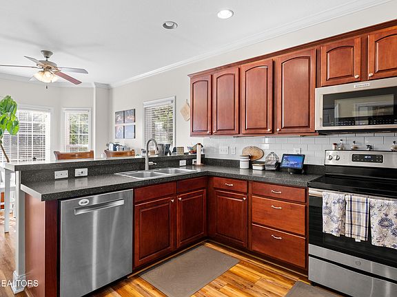 4th image of 5743 Enchanted Ln