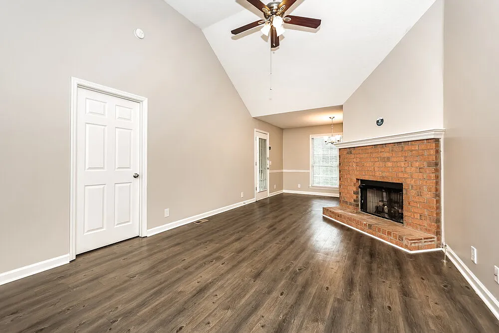 3 bed, 2.0 bath, 1781 sqft, $2,160 — Photo 4