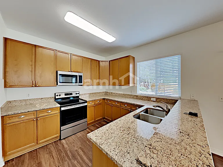 2542 S Genoa St — Photo 4