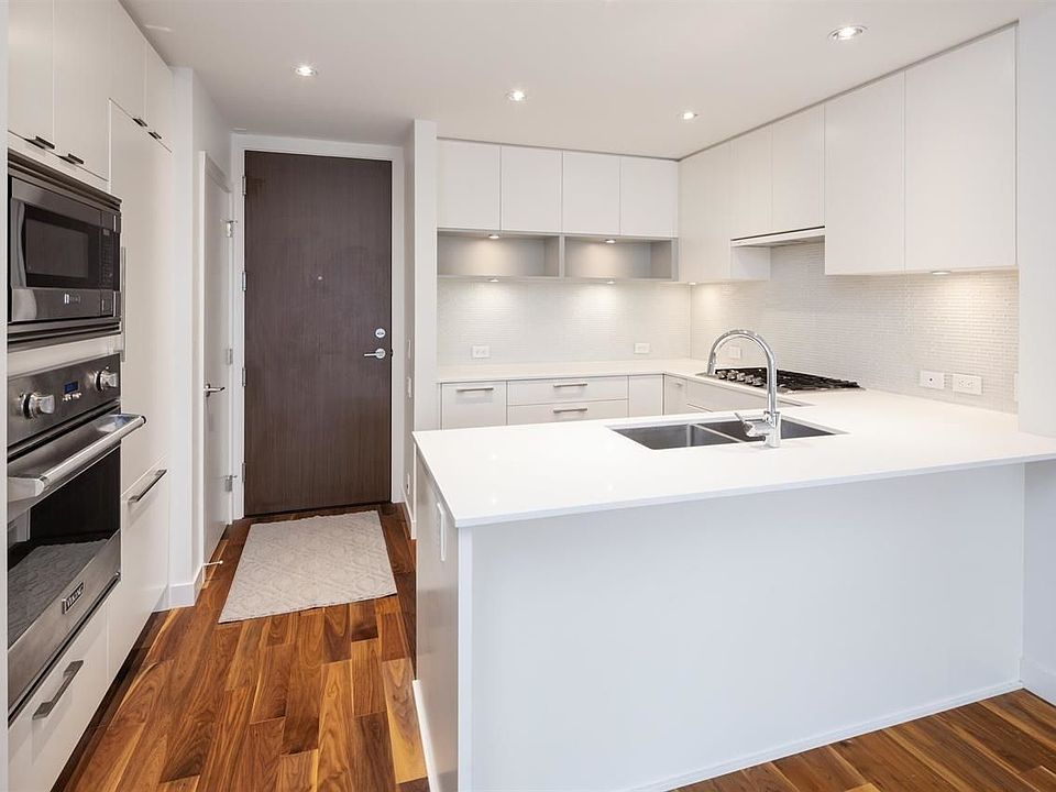 2nd image of 4867 Cambie St #107