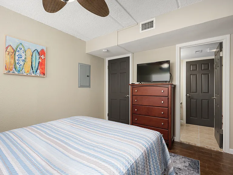 132 E Gardenia St #6 — Photo 9