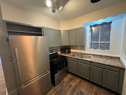 308 3rd St Photo 1
