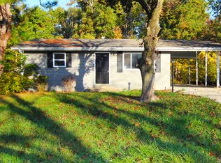 201 Oakborough Dr, Lake Saint Louis, MO 63367