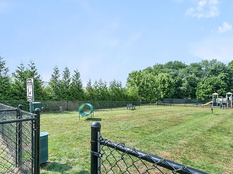 Rose Hill Apartments — Photo 9