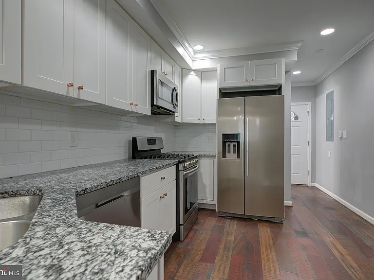 16 N Bradford St — Photo 4
